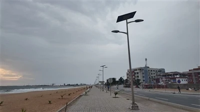 विश्वसनीयता की नींव: सोलर स्ट्रीट लाइटिंग के लिए सही पोल कैसे निर्दिष्ट करें